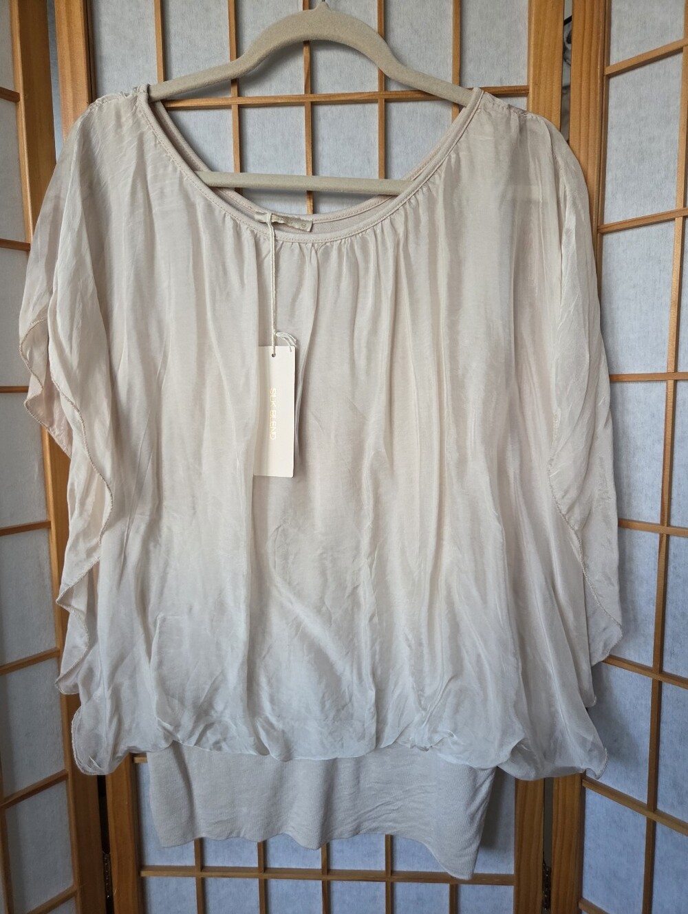 NWT WOMENS GIUSY MADE IN ITALY SAND SILK WITH VISCOSE LINING BLOUSE SIZE MEDIUM